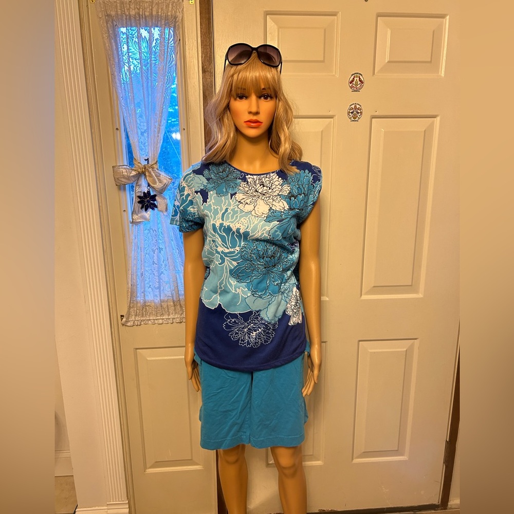 Allison  Daly top with bodice  embellishments L is paired with blue crop pant XL